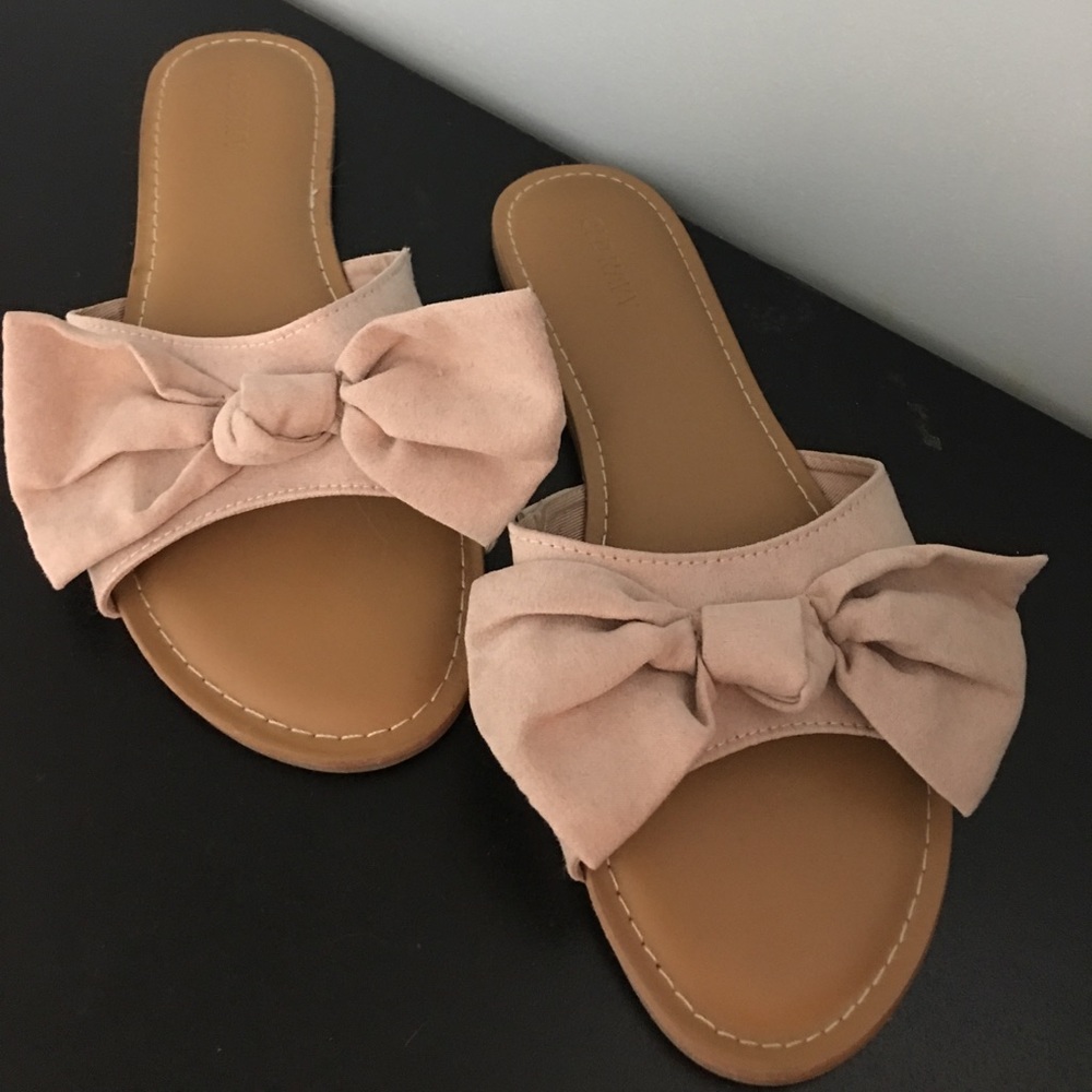 Old Navy bow slide size 8